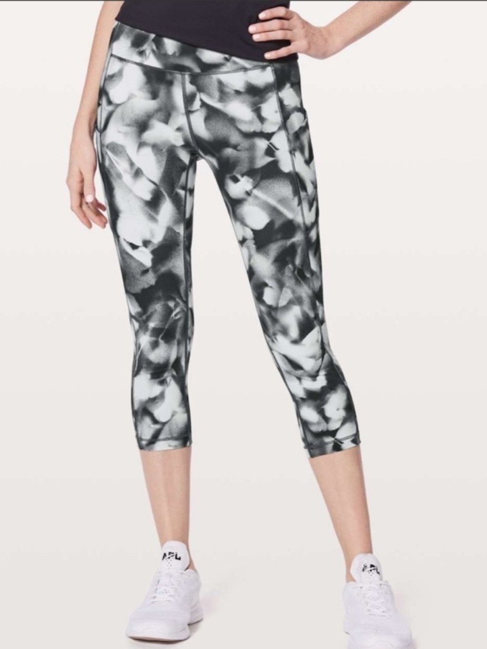 Lululemon Speed Up Crop 21" Blush Blossom Alpine White Black Size 4